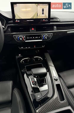 Седан Audi A4 2022 в 