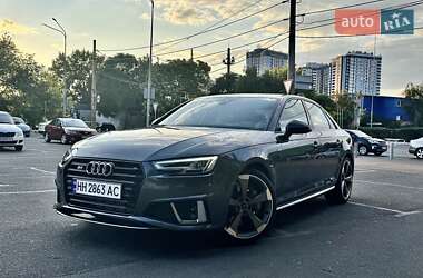 Седан Audi A4 2018 в 