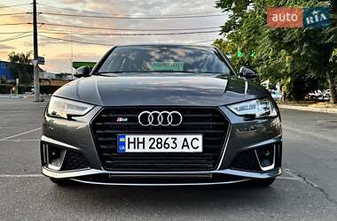 Седан Audi A4 2018 в 