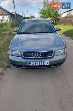 Седан Audi A4 1995 в Остроге