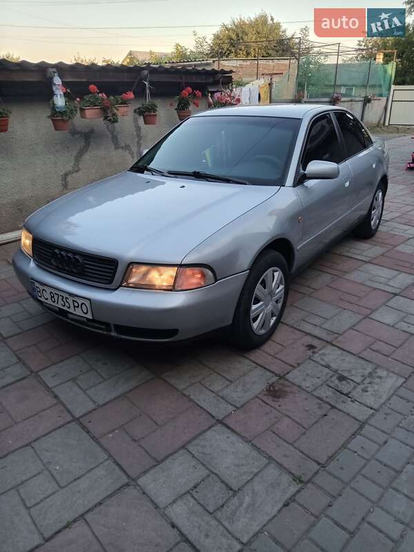 Седан Audi A4 1997 в Львове