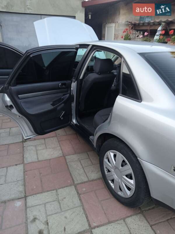 Седан Audi A4 1997 в Львове
