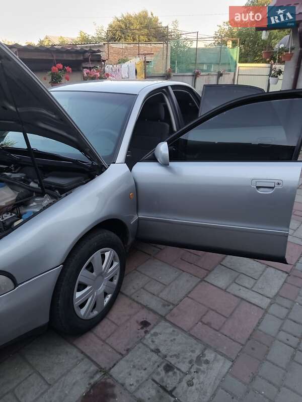 Седан Audi A4 1997 в Львове