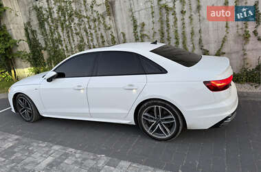 Седан Audi A4 2022 в 