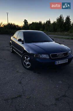 Седан Audi A4 1997 в Мені