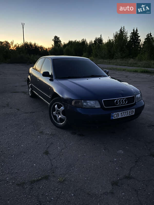 Седан Audi A4 1997 в 