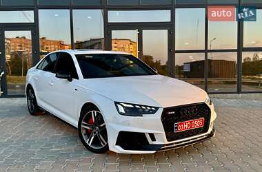 Седан Audi A4 2018 в 