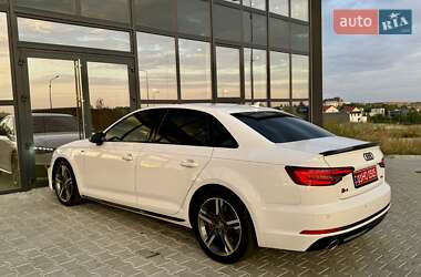 Седан Audi A4 2018 в 