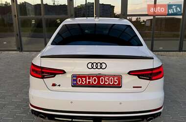 Седан Audi A4 2018 в 