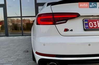 Седан Audi A4 2018 в 