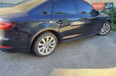 Седан Audi A4 2018 в 