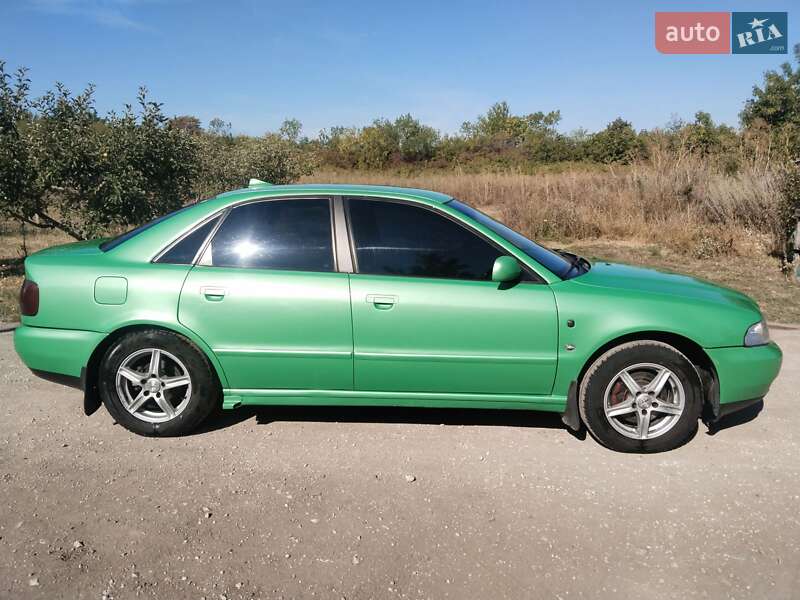 Седан Audi A4 1997 в Подольске