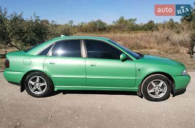 Седан Audi A4 1997 в 
