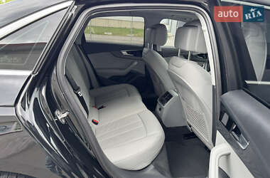 Седан Audi A4 2021 в 