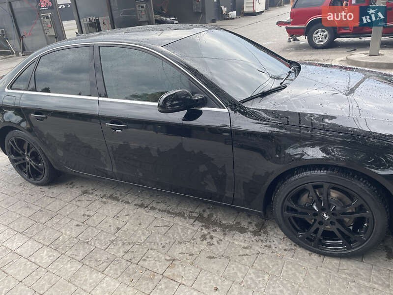 Седан Audi A4 2010 в Ивано-Франковске
