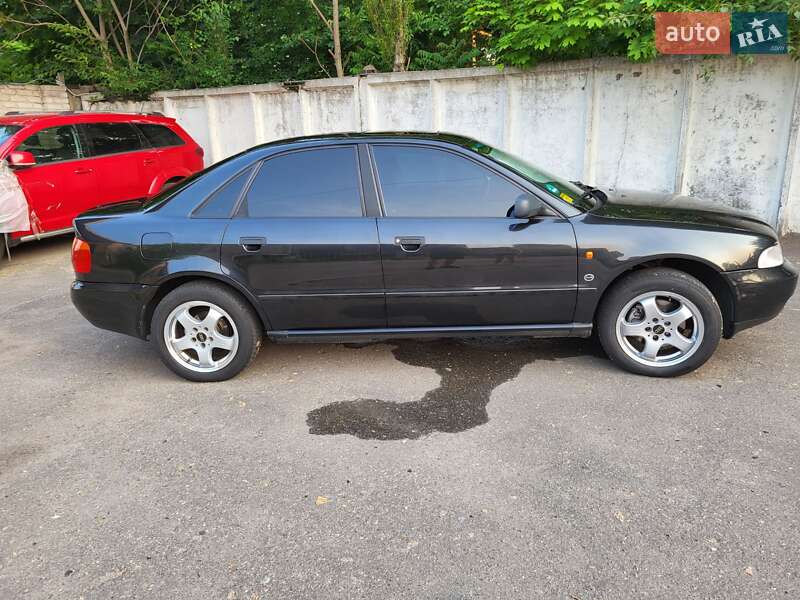 Седан Audi A4 1995 в Черкассах