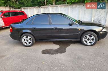 Седан Audi A4 1995 в 