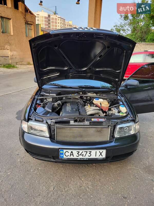 Седан Audi A4 1995 в Черкассах