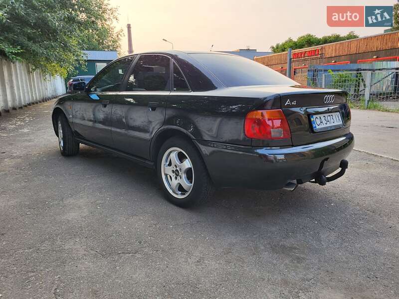 Седан Audi A4 1995 в Черкассах