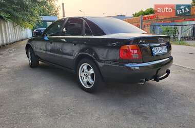 Седан Audi A4 1995 в 