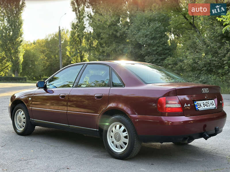 Седан Audi A4 1999 в Ровно