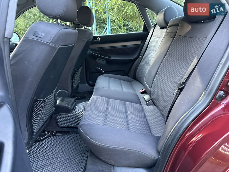 Седан Audi A4 1999 в Ровно