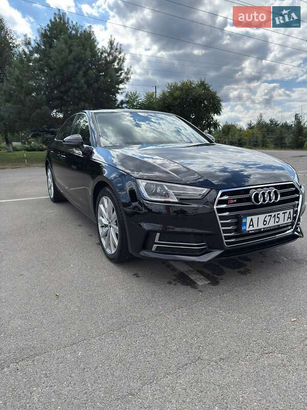 Седан Audi A4 2019 в 
