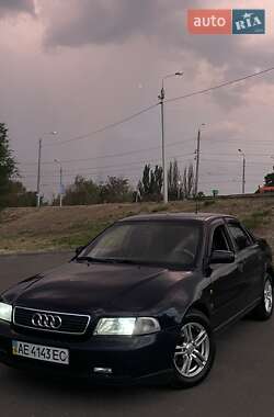 Седан Audi A4 1997 в Кривом Роге