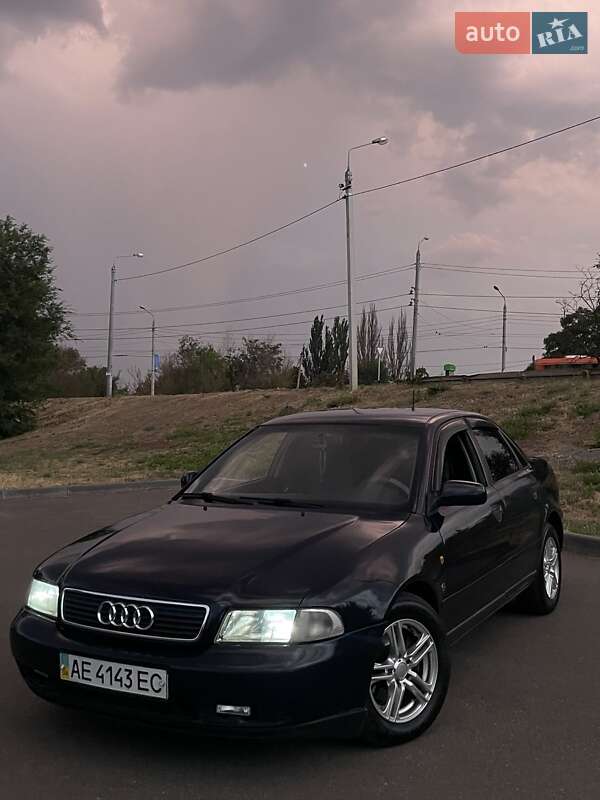 Седан Audi A4 1997 в 