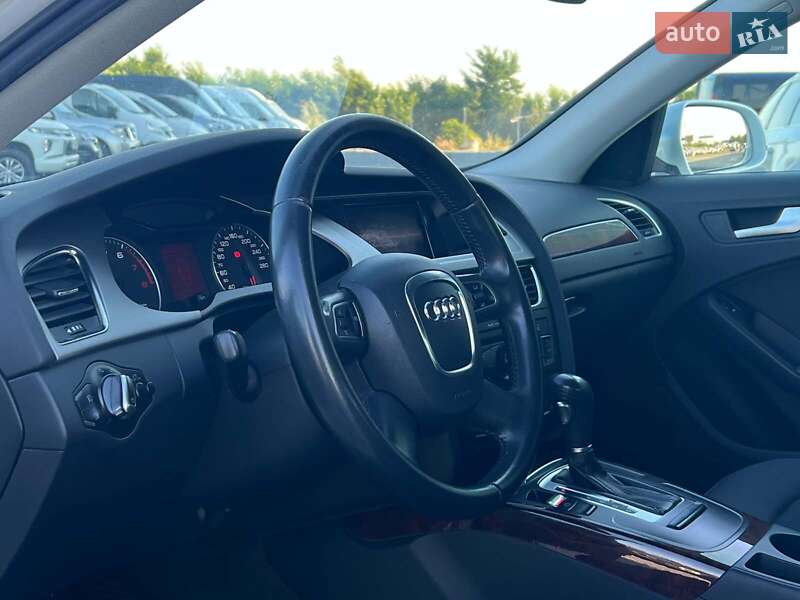 Седан Audi A4 2010 в Львове