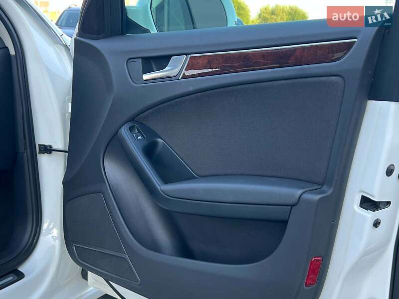 Седан Audi A4 2010 в Львове