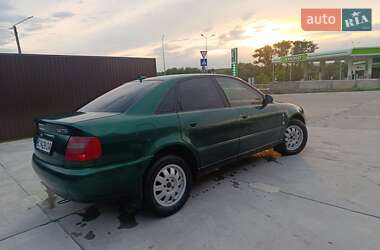 Седан Audi A4 1997 в 