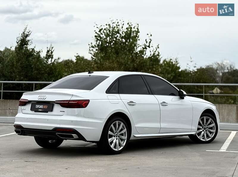 Седан Audi A4 2021 в Киеве