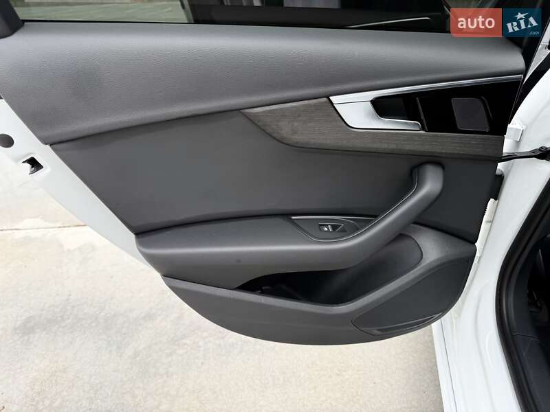 Седан Audi A4 2021 в Киеве