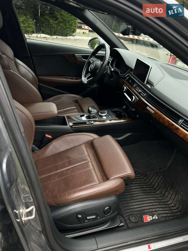 Седан Audi A4 2017 в Киеве