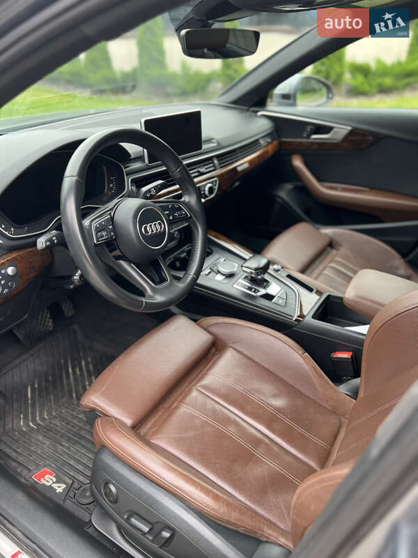 Седан Audi A4 2017 в Киеве