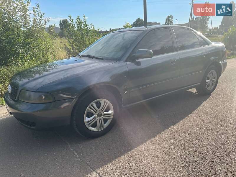 Седан Audi A4 1995 в Житомире
