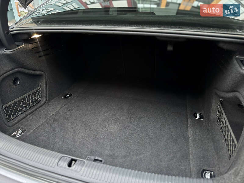 Седан Audi A4 2017 в Ровно