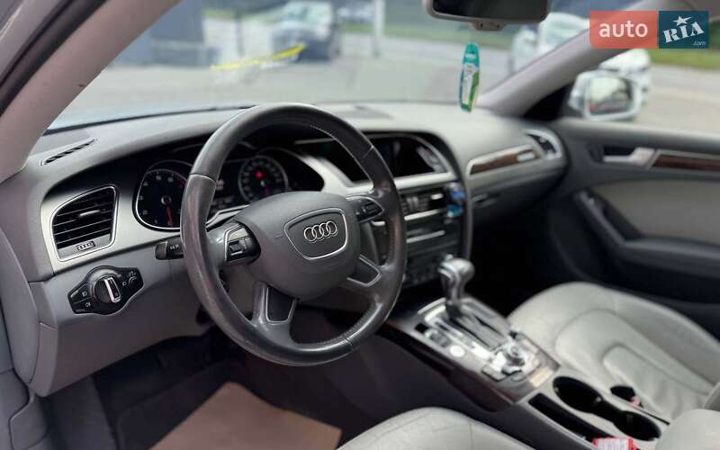 Седан Audi A4 2013 в Черновцах