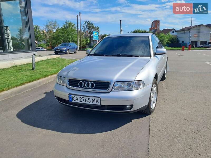 Седан Audi A4 2000 в Ірпені
