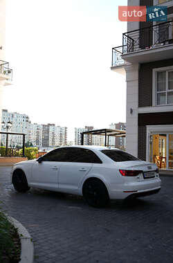 Седан Audi A4 2017 в 