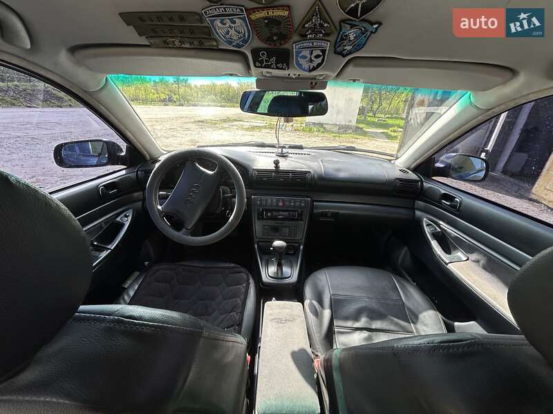 Седан Audi A4 1995 в Прилуках