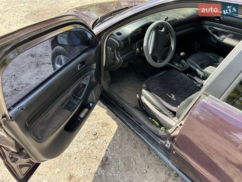 Седан Audi A4 1995 в Прилуках
