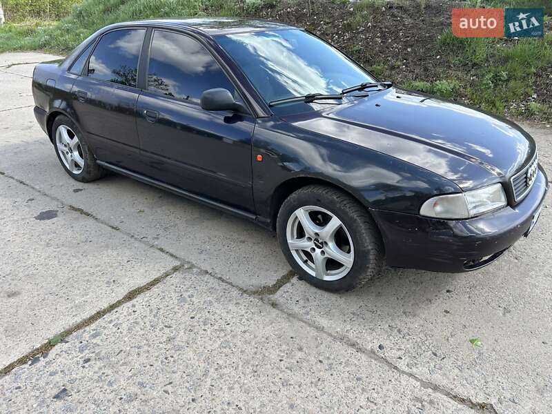Седан Audi A4 1995 в Прилуках