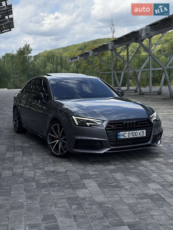 Седан Audi A4 2017 в 