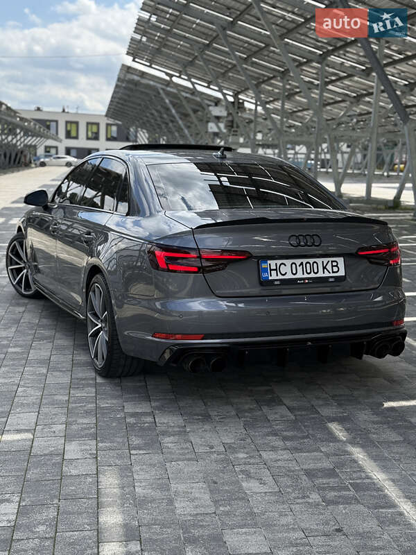 Седан Audi A4 2017 в Львове