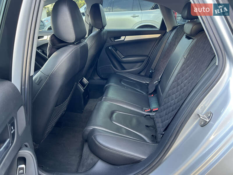 Седан Audi A4 2013 в Ивано-Франковске