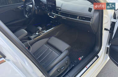 Седан Audi A4 2022 в 