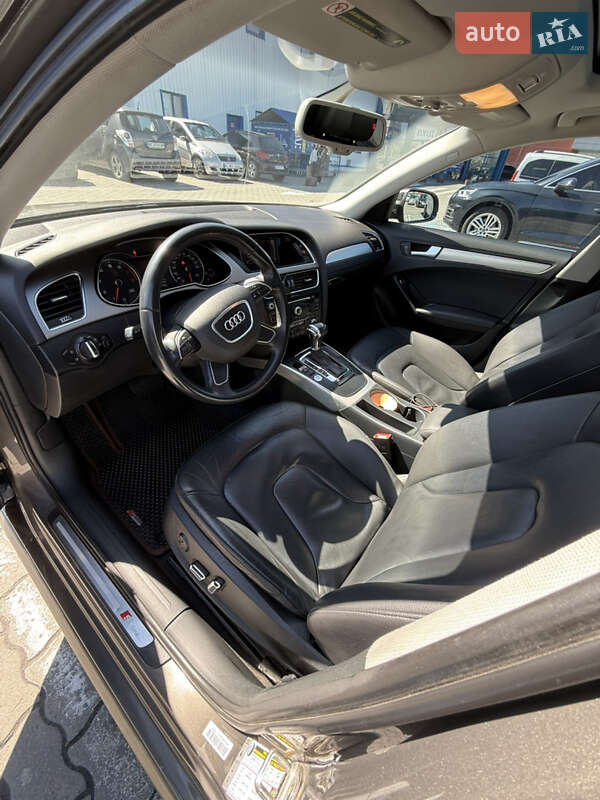 Седан Audi A4 2014 в Львове
