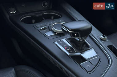 Седан Audi A4 2019 в 
